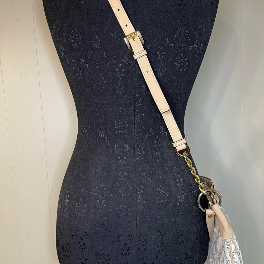 Michael Kors purse - Picture 2 of 7